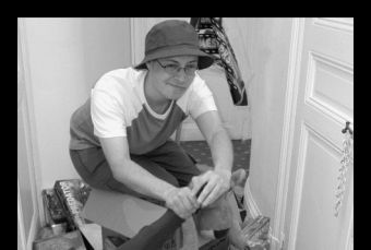 Endormi, le waaagheux s'imagine, voguant fi�rement sur une mer de blisters et de produits � grosse �tiquette�